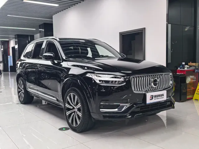 Volvo XC90 — Фото автомобиля 3
