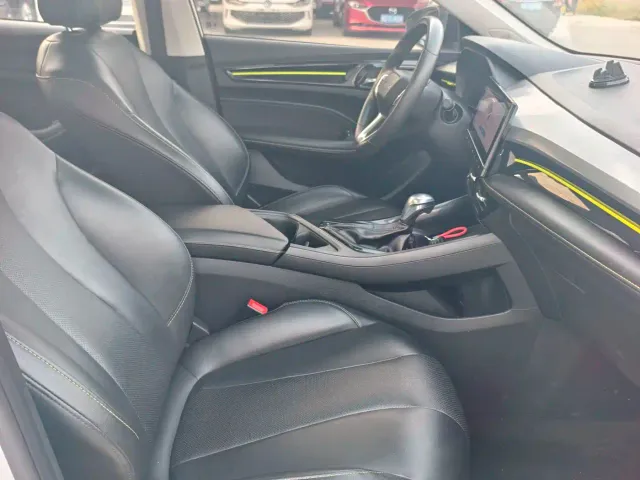 Roewe i5 — Фото автомобиля 16