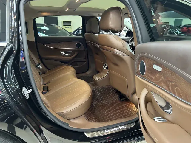 Mercedes-Benz E-Class — Фото автомобиля 10