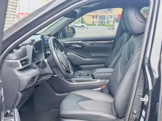 Toyota Crown Kluger — Фото автомобиля 10