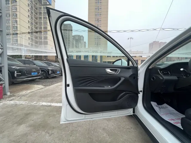 Roewe D7 — Фото автомобиля 15