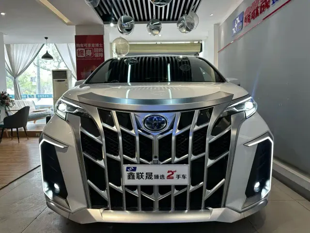 Toyota Sienna — Фото автомобиля 2