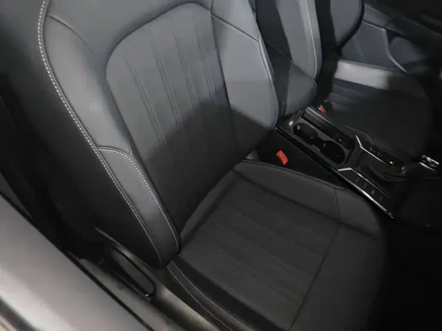Volkswagen Passat — Фото автомобиля 24
