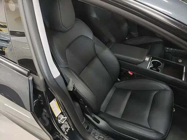 Tesla Model 3 — Фото автомобиля 24