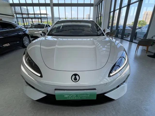 Denza Z9GT — Фото автомобиля 2