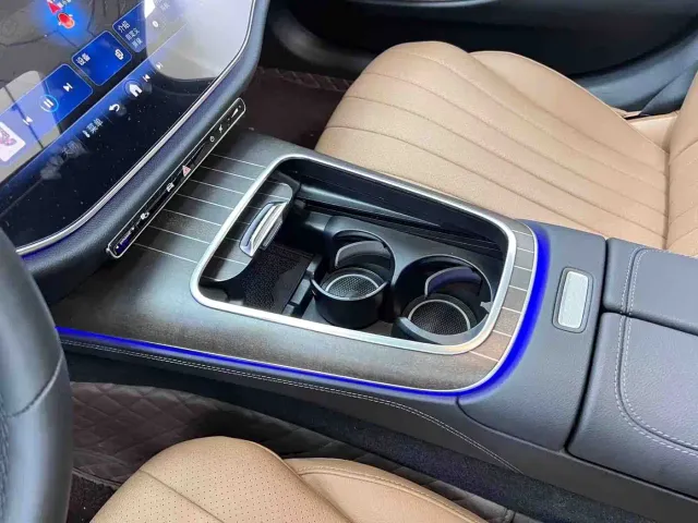 Mercedes-Benz E-Class — Фото автомобиля 24