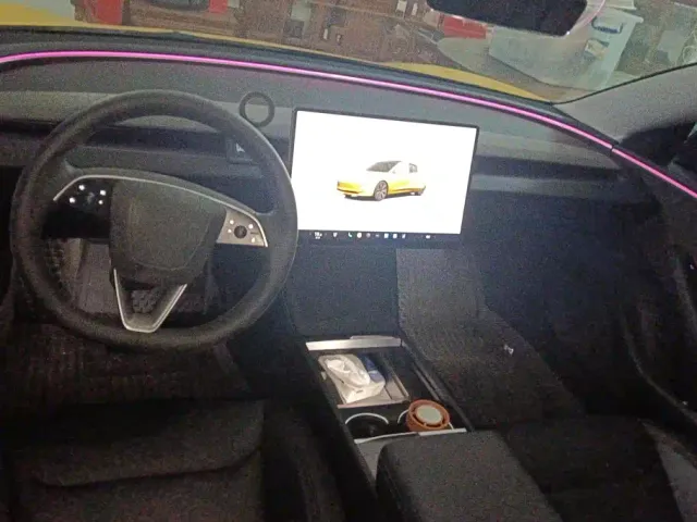 Tesla Model 3 — Фото автомобиля 12
