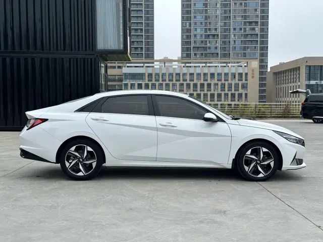 Hyundai Elantra — Фото автомобиля 8