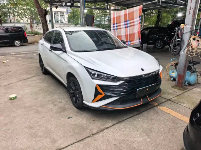 Dongfeng Yixuan — Фото автомобиля 3