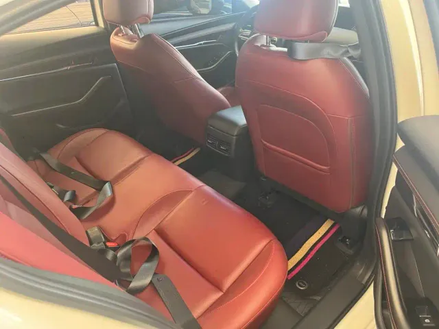 Mazda Axela — Фото автомобиля 6