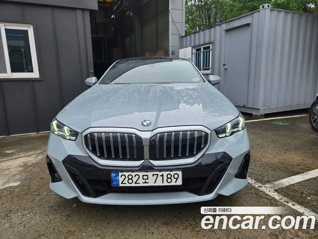 Фотография автомобиля — BMW 5-Series