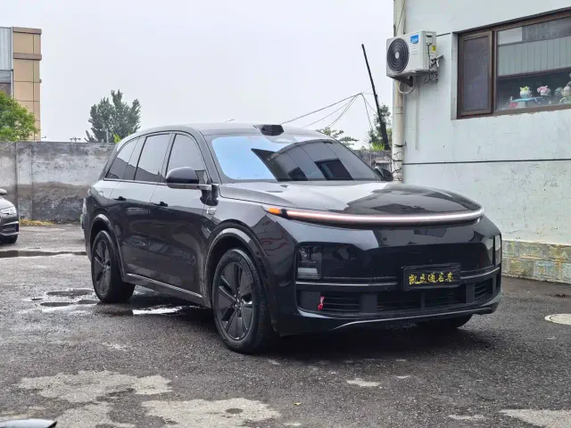 Li Auto L8 — Фото автомобиля 5