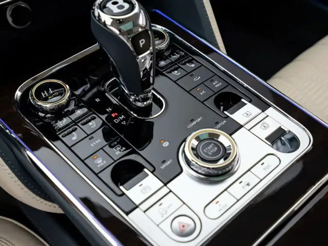 Bentley Flying Spur — Фото автомобиля 6