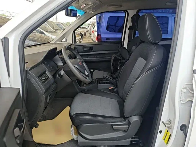 Wuling Hongguang Plus — Фото автомобиля 14