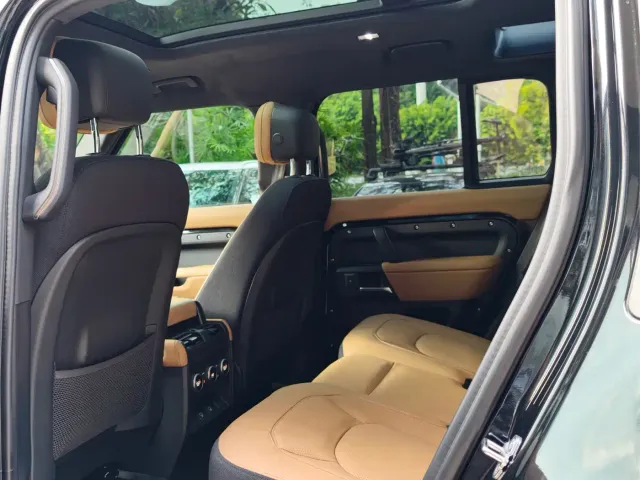 Land Rover Defender — Фото автомобиля 10