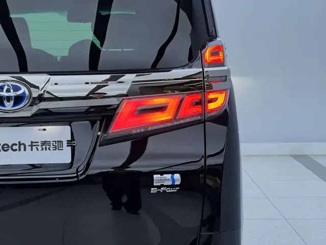 Toyota Alphard — Фото автомобиля 8