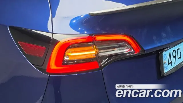 Tesla Model Y — Фото автомобиля 22