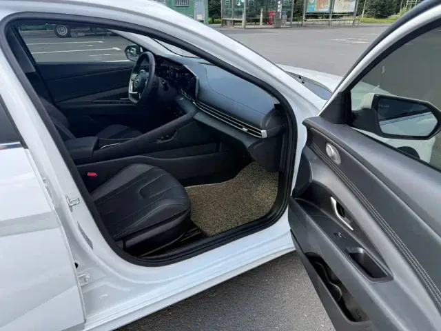 Hyundai Elantra — Фото автомобиля 12