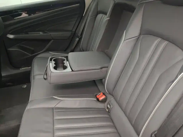 Volkswagen Passat — Фото автомобиля 18