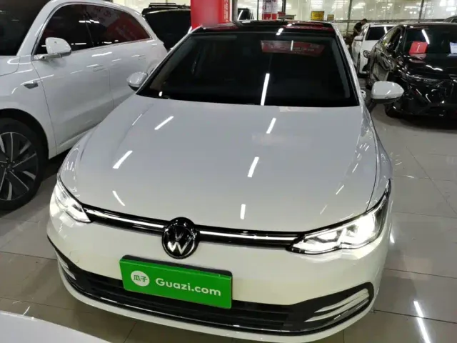Volkswagen Golf — Фото автомобиля 2