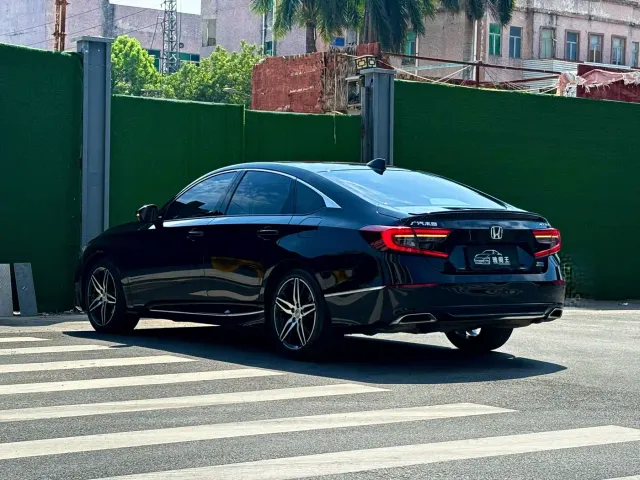 Honda Accord — Фото автомобиля 3