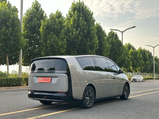 Li Auto MEGA — Фото автомобиля 4