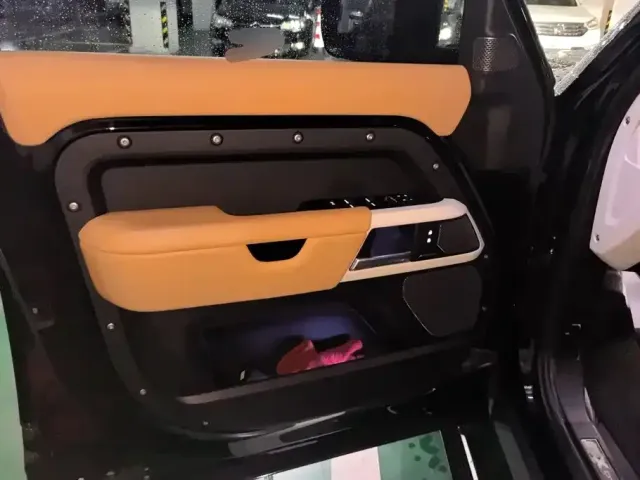 Land Rover Defender — Фото автомобиля 7