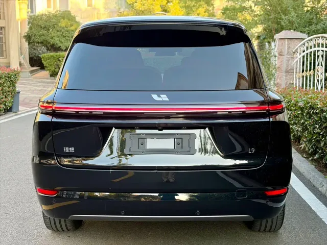 Li Auto L9 — Фото автомобиля 4