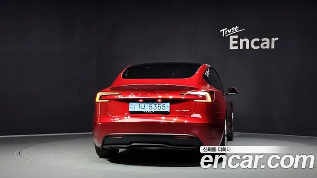 Tesla Model 3 — Фото автомобиля 4