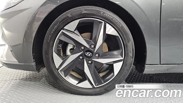 Hyundai AVANTE Inspiration — Фото автомобиля 5