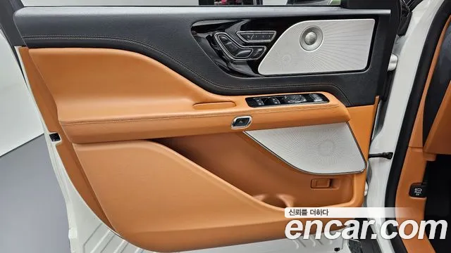 Lincoln Aviator 2nd Gen — Фото автомобиля 24
