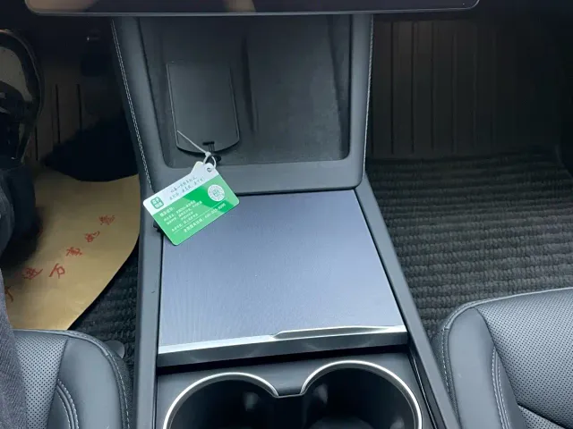 Tesla Model 3 — Фото автомобиля 11