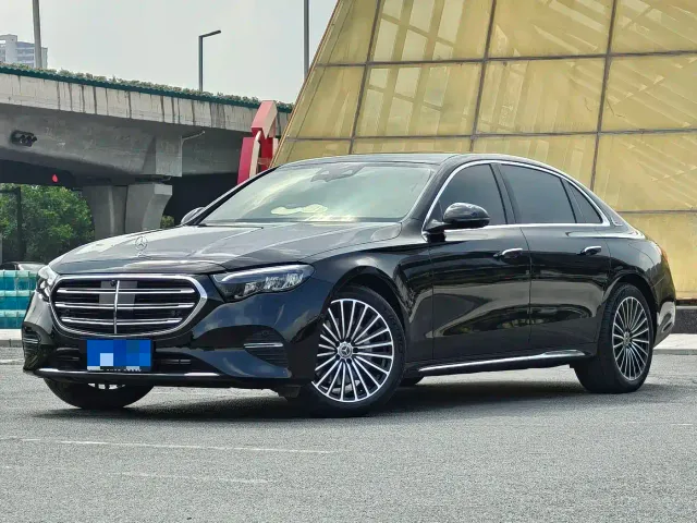 Фотография автомобиля — Mercedes-Benz E-Class