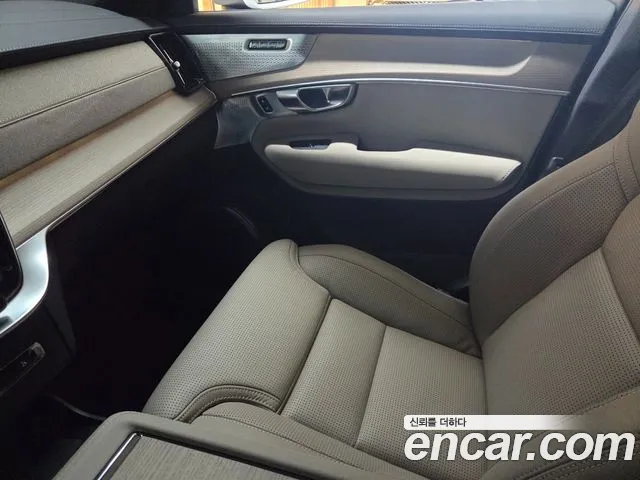 Volvo XC90 — Фото автомобиля 13