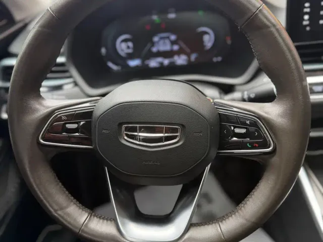 Geely Emgrand — Фото автомобиля 23