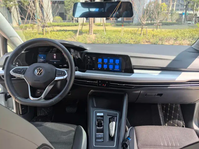 Volkswagen Golf — Фото автомобиля 14
