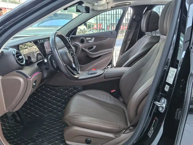 Mercedes-Benz E-Class — Фото автомобиля 5