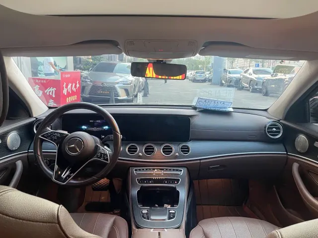 Mercedes-Benz E-Class — Фото автомобиля 6