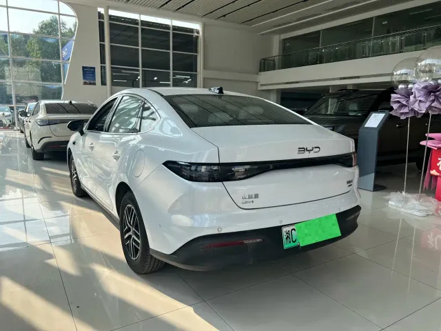 BYD Seal 05 DM-i — Фото автомобиля 9