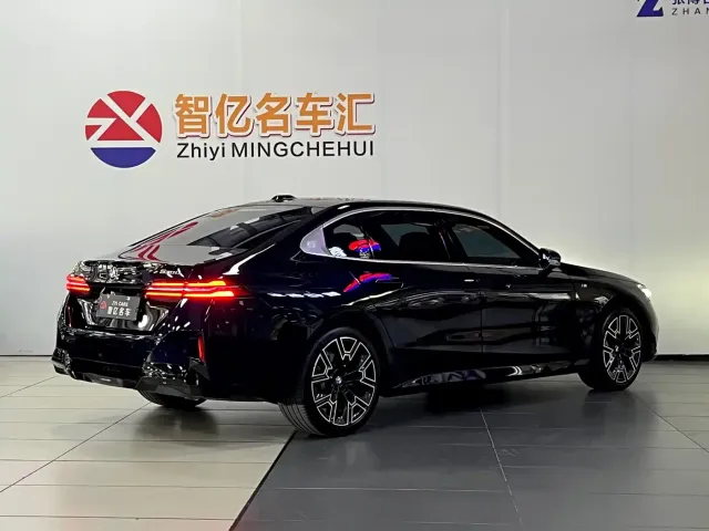 BMW 5 Series — Фото автомобиля 14