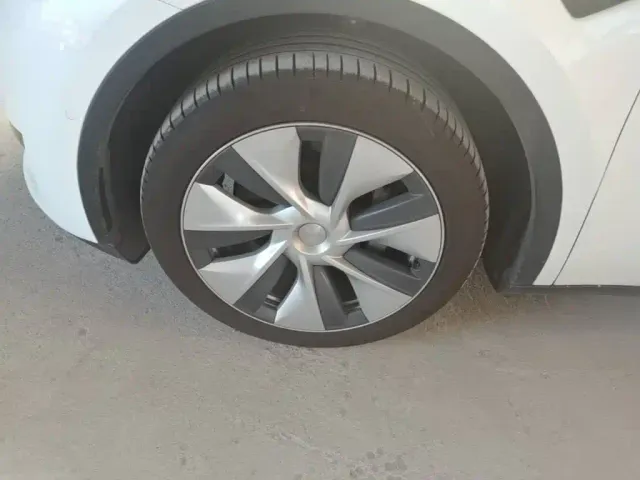 Tesla Model Y — Фото автомобиля 22