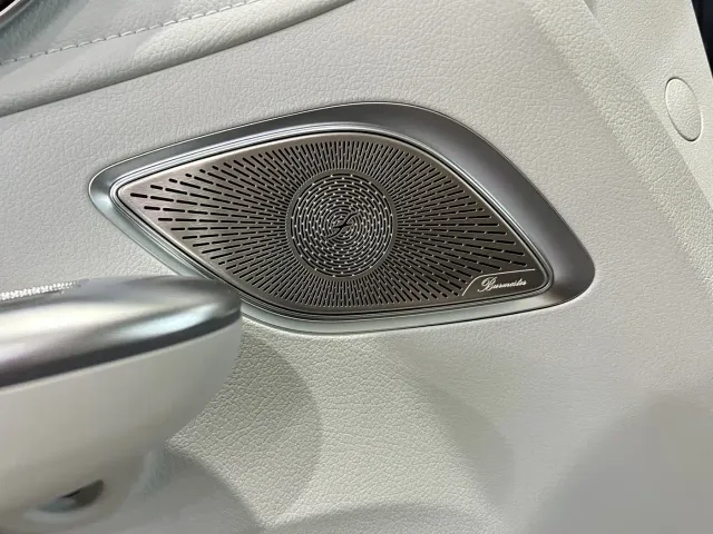 Mercedes-Benz EQE SUV — Фото автомобиля 14