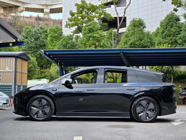 Li Auto i6 — Фото автомобиля 2