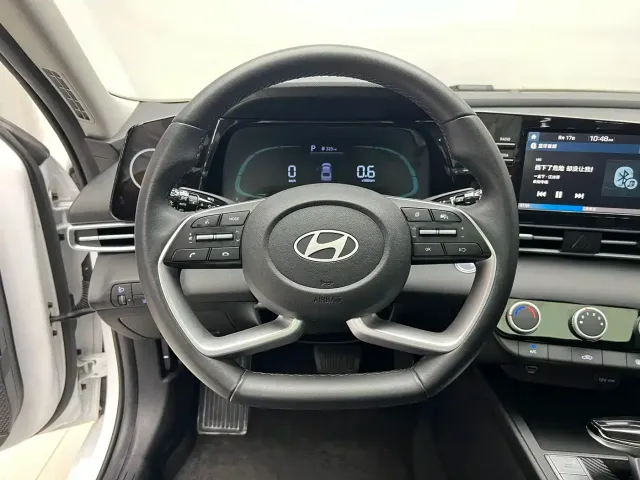 Hyundai Elantra — Фото автомобиля 11