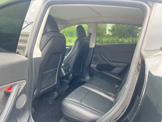 Tesla Model Y — Фото автомобиля 13