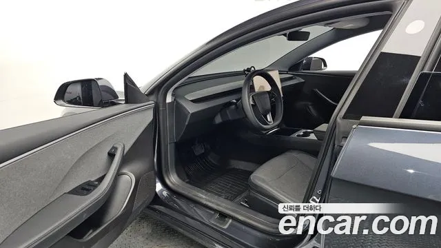 Tesla Model 3 — Фото автомобиля 15