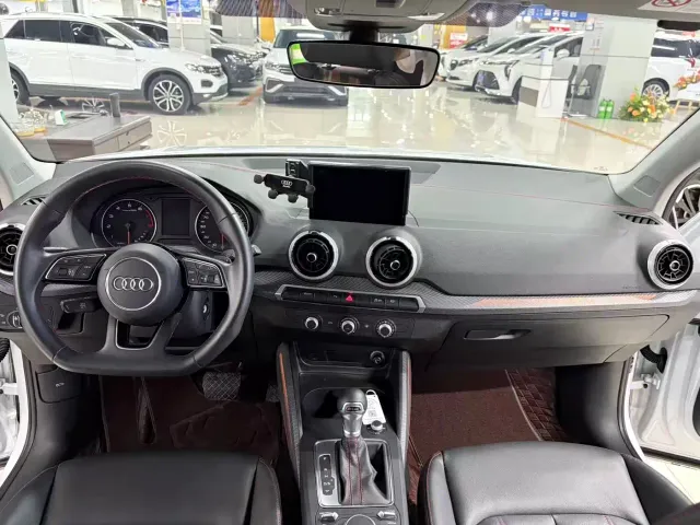 Audi Q2L — Фото автомобиля 4