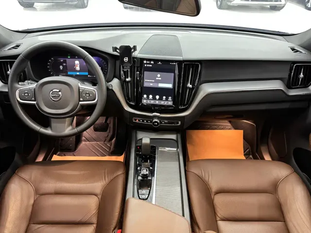 Volvo XC60 — Фото автомобиля 5