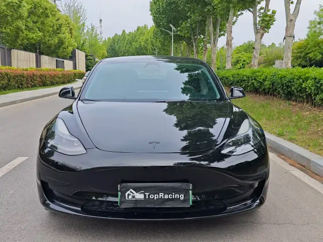 Tesla Model 3 — Фото автомобиля 2