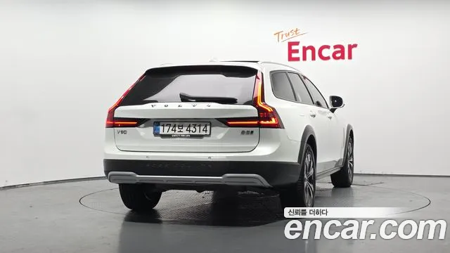 Вольво V90 — Фото автомобиля 4